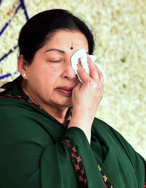 अर्श से फर्श पर आयीं अम्मा