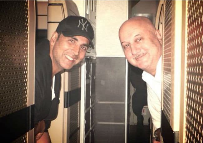 ''द शौकीन्‍स'' का ट्रेलर लांच, तीन रोमांटिक लोगों की है कहानी