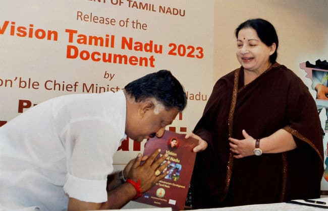 चाय वाला पीएम के बाद तमिलनाडु में चाय वाला सीएम