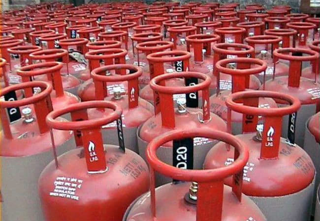 फिर 12 की जगह सब्सिडी वाले 9 सिलिंडर से चलाना पड़ सकता है आपको काम