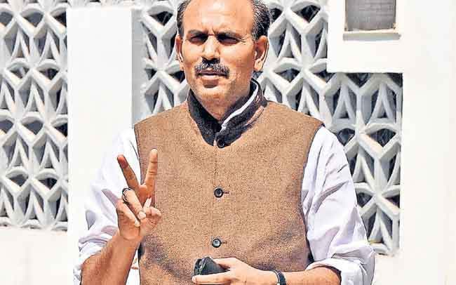 मंत्रियों की कमजोरी को ढाल नहीं बनायें नौकरशाह