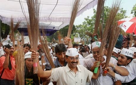 स्वच्छता अभियान के बहाने केजरीवाल ने उठाया सफाई कर्मियों का मुद्दा