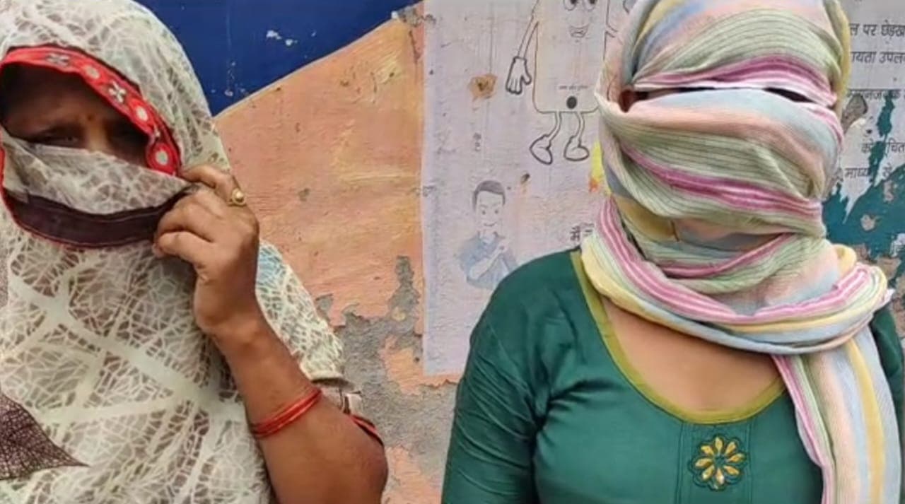 अलीगढ़ में दारोगा के कारनामे से परेशान महिला ने एसपी से लगाई गुहार, बोली- आधी रात को फोन कर बुलाता है चौकी