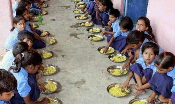 मध्याह्न भोजन योजना : एक साल से छात्रों को नहीं मिला कुकिंग कॉस्ट, झारखंड राज्य खाद्य आयोग ने शुरू की कार्रवाई