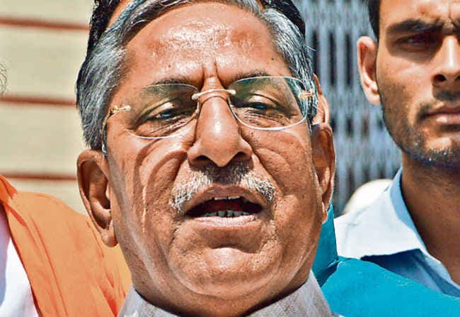टमटम नहीं, बाइक से घूम रहे यादव के बच्चे : नंदकिशोर यादव