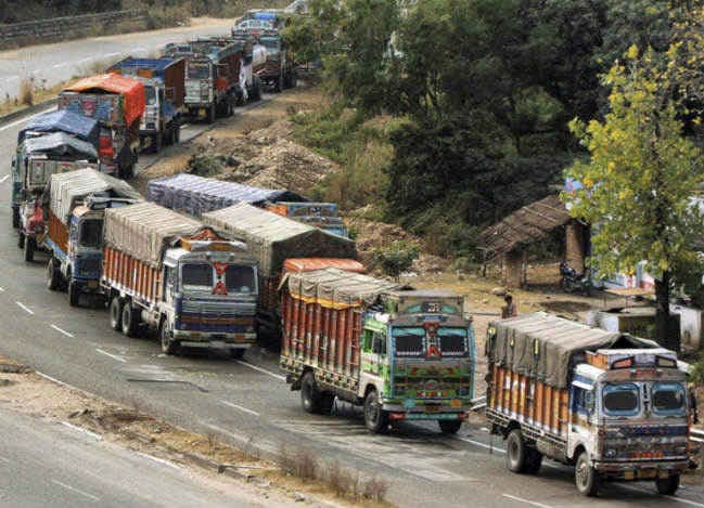 टोल प्रणाली से नाराज ट्रक एसोसिएशन की अनिश्चितकालीन हड़ताल आज से