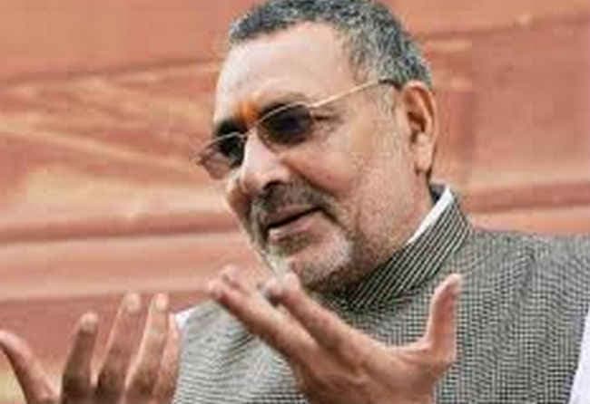 जातीय उन्माद फैला रहे लालू : गिरिराज
