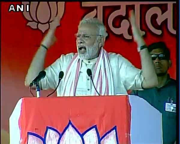 बांका की चुनावी सभा में नरेंद्र मोदी ने जाति नहीं, विकास पर दिया जोर