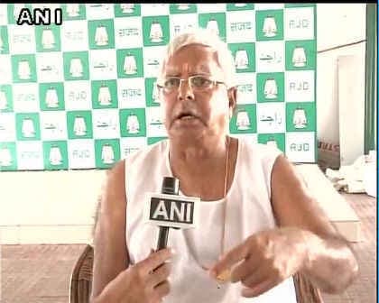 लालू का विवादित बयान, कहा हिंदू भी खाते हैं बीफ