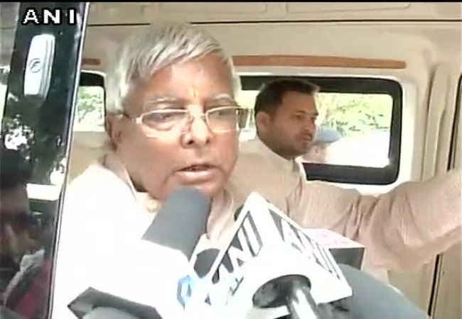 लालू बोले, सोनिया के साथ मंच साझा नहीं करेंगे