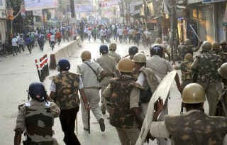 बवाल के बाद वाराणसी में आज शांति, स्कूल-कॉलेज बंद