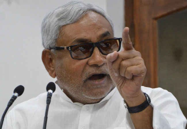 नेता, नीति व नीयत के सवाल पर भाजपा में कोहराम : नीतीश