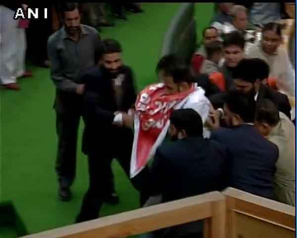 बीफ बैन मामला : जम्मू कश्मीर विधानसभा में दूसरे दिन भी हंगामा