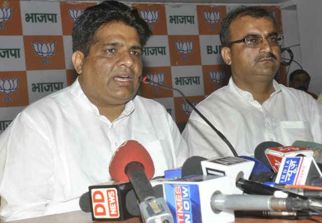 लालू के बेटों का उम्र विवाद, भाजपा पहुंची चुनाव आयोग