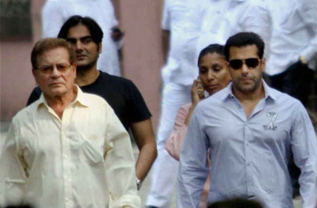 सलमान के पिता सलीम खान का हुआ ऑपरेशन