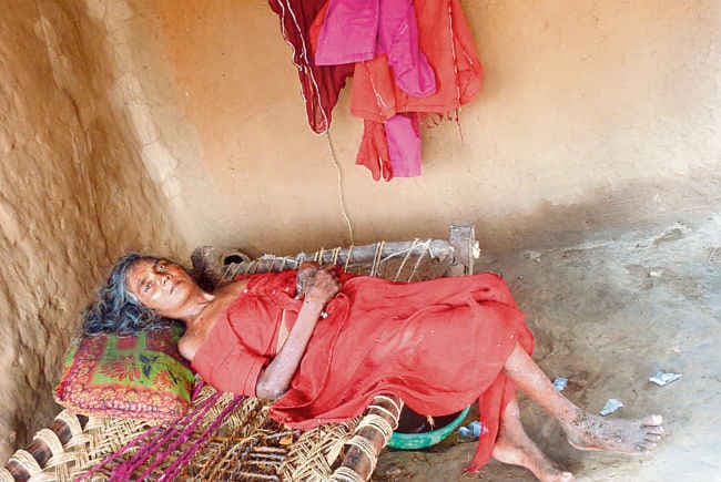 बिहार चुनाव : जहर मिलता रहा, जहर पीते रहे रोज मरते रहे, वोट करते रहे