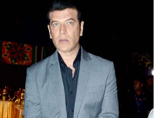 सूरज पंचोली को फैमिली संग छोड़ना पड़ सकता है बंगला