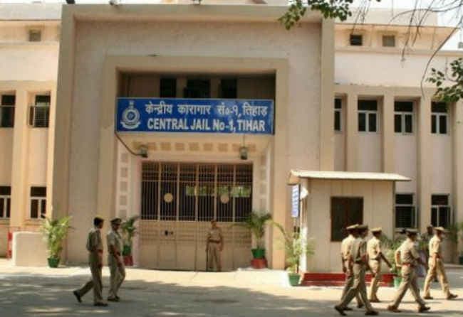 देश की सबसे सुरक्षित तिहाड़ जेल में गैंगवार, दो कैदियों की हत्या