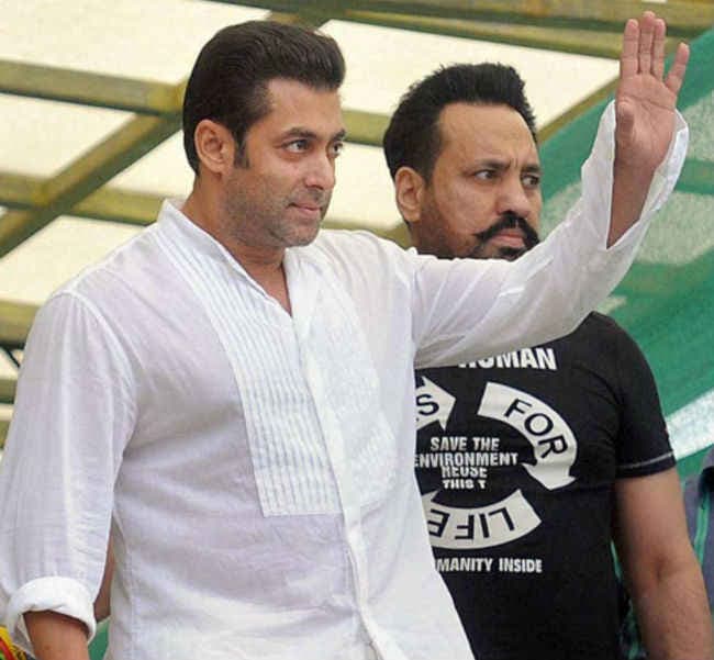 VIDEO : नाइट क्‍लब में 4 लड़कियों ने लूटा सलमान खान को