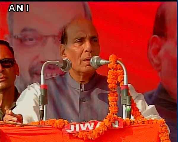 विकास की जगह बना दिया गोमांस को मुद्दा : राजनाथ सिंह