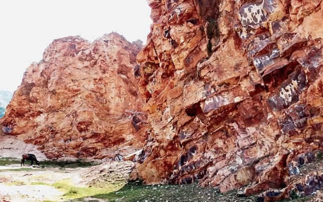 ढहते पहाड़ से बिगड़ता प्राकृतिक संतुलन
