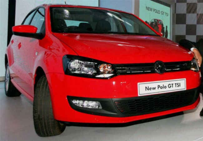 फाक्सवैगन मुख्यालय पर पुलिस का छापा, भारत से 389 कारें वापस मंगायी