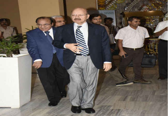 नेताओं के बिगड़े बोल पर आयोग सख्त, दिशा-निर्देश जारी