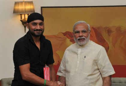 प्रधानमंत्री से मिले हरभजन, दिया शादी का न्यौता