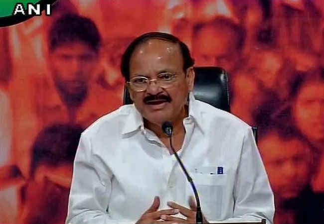 दादरी मुद्दा उठाकर जनता को भटकाने का प्रयास कर रहा है महागंठबंधन : वेंकैया