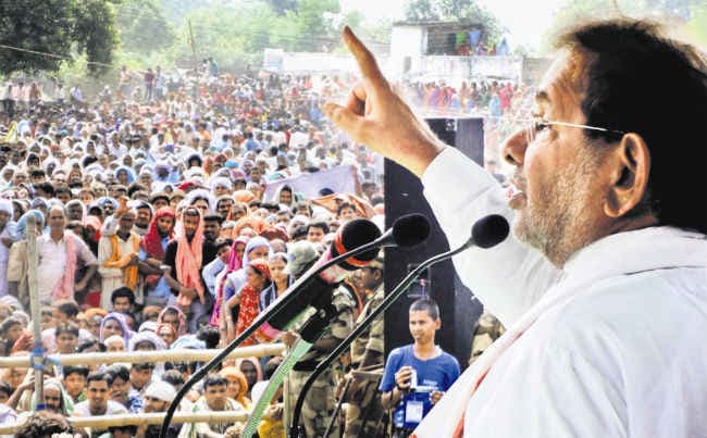 संविधान की परंपरा बदलना चाहते हैं मोदी : शरद यादव
