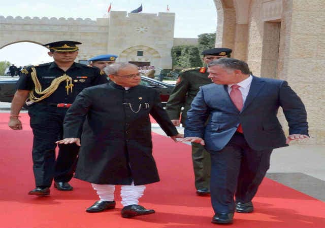 राष्ट्रपति प्रणब मुखर्जी ने अम्मान में महात्मा गांधी मार्ग का उद्घाटन किया