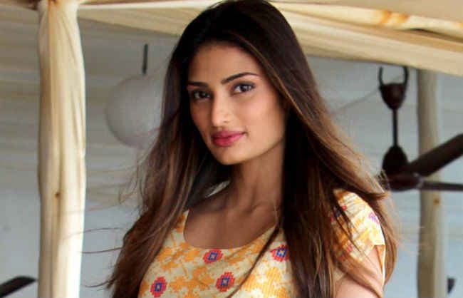 क्‍यों खुद को बॉलीवुड की अगली फैशन आइकॉन नहीं मानती आथिया शेट्टी