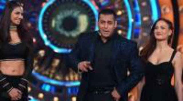 बिग बॉस -9 होस्ट करने के लिए उतरे सलमान खान, देखें वीडियो