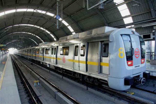 दिल्ली मेट्रो : पॉकेटमारी करने वालों में 93 प्रतिशत महिलाएं