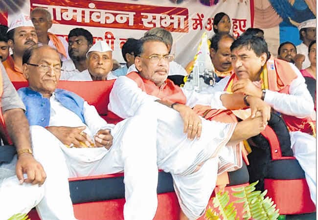 सरकार बनी तो लड़कों को मोबाइल व लैपटॉप : राधामोहन सिंह