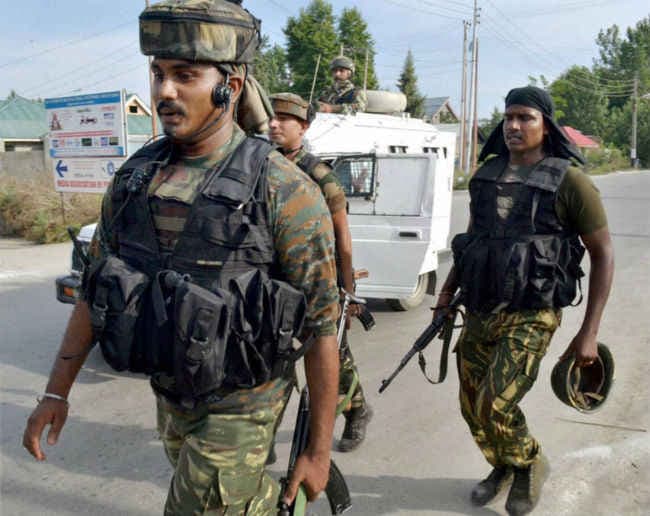 उत्तर प्रदेश में बड़े हमले की तैयारी में पाक आतंकी, सिंघल-तोगडिया निशाने पर