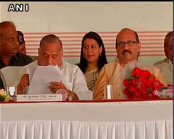 मुलायम व अमर एक मंच पर दिखे, राजनीतिक कयास का दौर शुरू