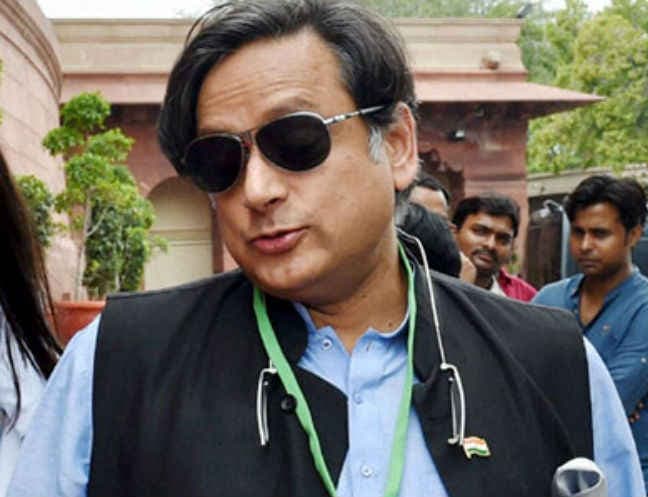 बोले थरुर, साहित्‍य पुरस्कार लौटाना दिए गये सम्मान का ‘अनादर'' करने जैसा