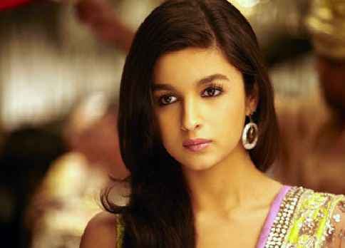 खुशकिस्मत हूं कि निर्देशक मुझे चुन रहे हैं : आलिया भट्ट