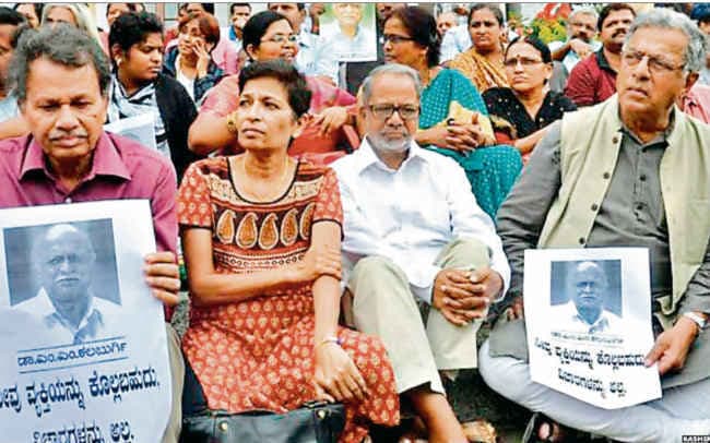 सवालों के कठघरे में कौन खड़ा है!