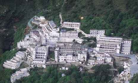 नवरात्र के दौरान एक लाख से ज्यादा श्रद्धालु वैष्णोदेवी पहुंचे