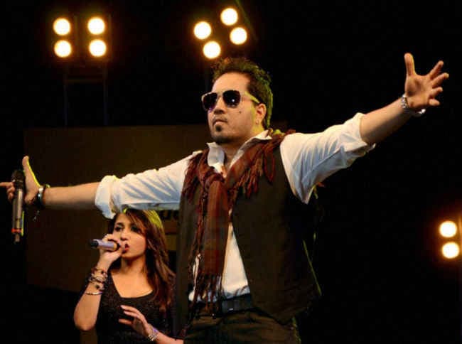 जब शाहरुख ने मीका से कहा,'' पाजी तुस्‍सी ग्रेट हो''