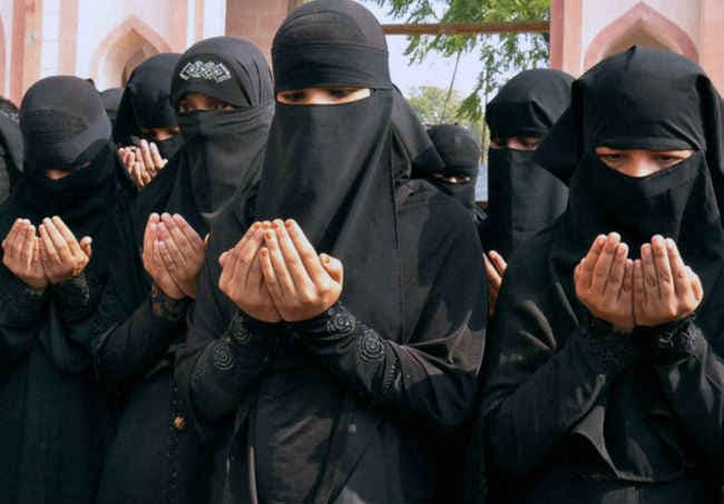 पाकिस्‍तानी महिलाओं के पूरे चेहरे पर नकाब जरुरी नहीं