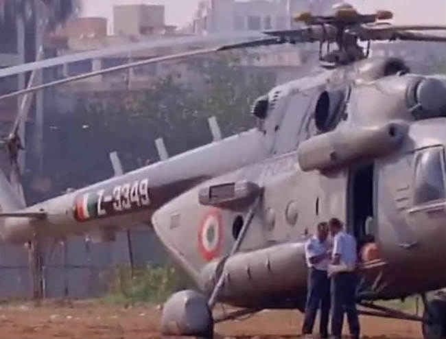 मुंबई के बांद्रा कुर्ला परिसर में एयरफोर्स के हेलीकॉप्‍टर की इमरजेंसी लैंडिंग