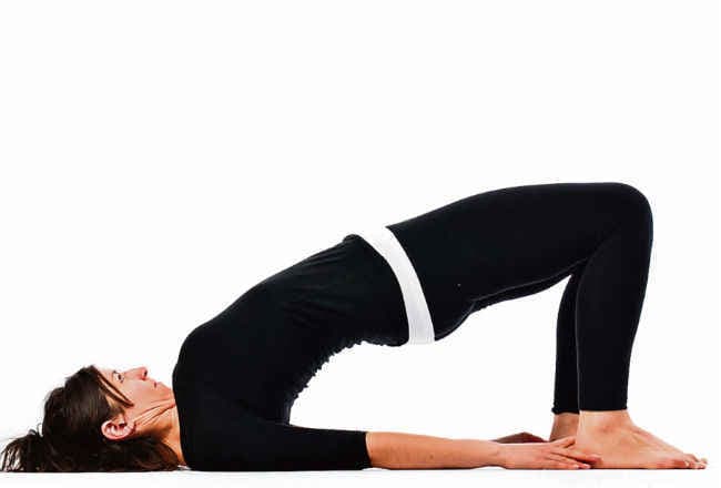 पीठ दर्द को दूर करता है कंधरासन