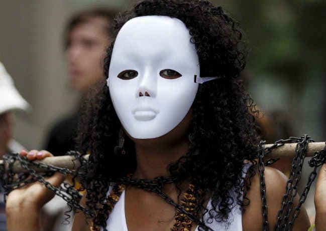 स्‍कूल में तलवार लेकर घुसा नकाबपोश, एक छात्र और शिक्षक को मारा