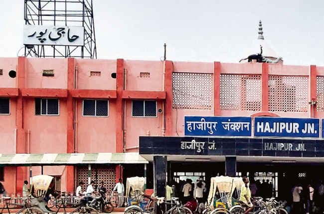 त्रिकोणात्मक संघर्ष में फंसे हैं पूर्व मंत्री वृषिण पटेल