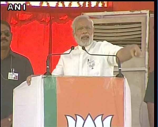 नीतीश के कंप्यूटर में ''लालू वायरस'' : नरेंद्र मोदी