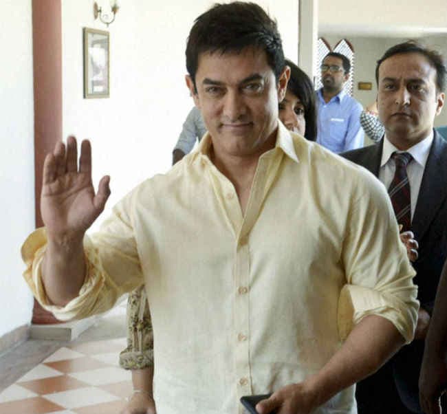 आमिर खान ने खरीदी बेटी इरा की पेंटिंग