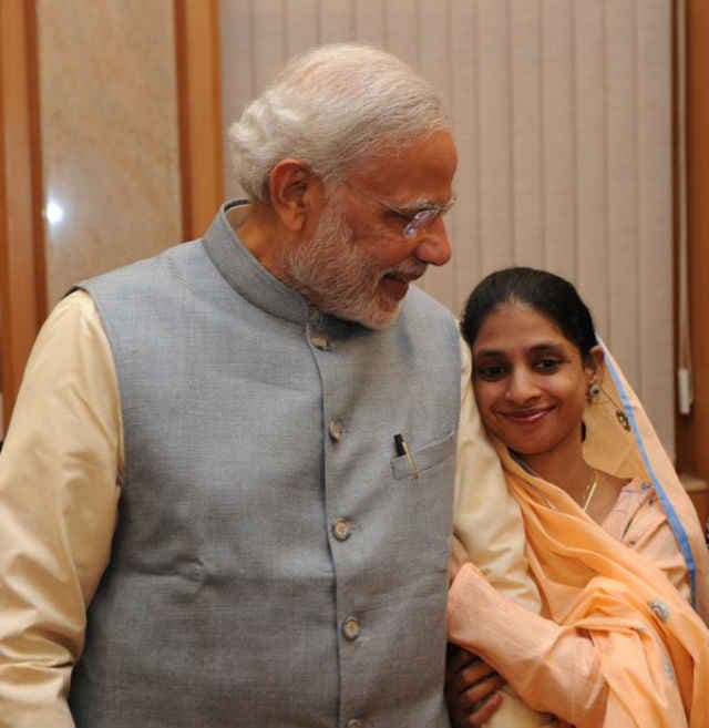 पीएम की गीता से मुलाकात, संस्था को 1 करोड़ का अनुदान